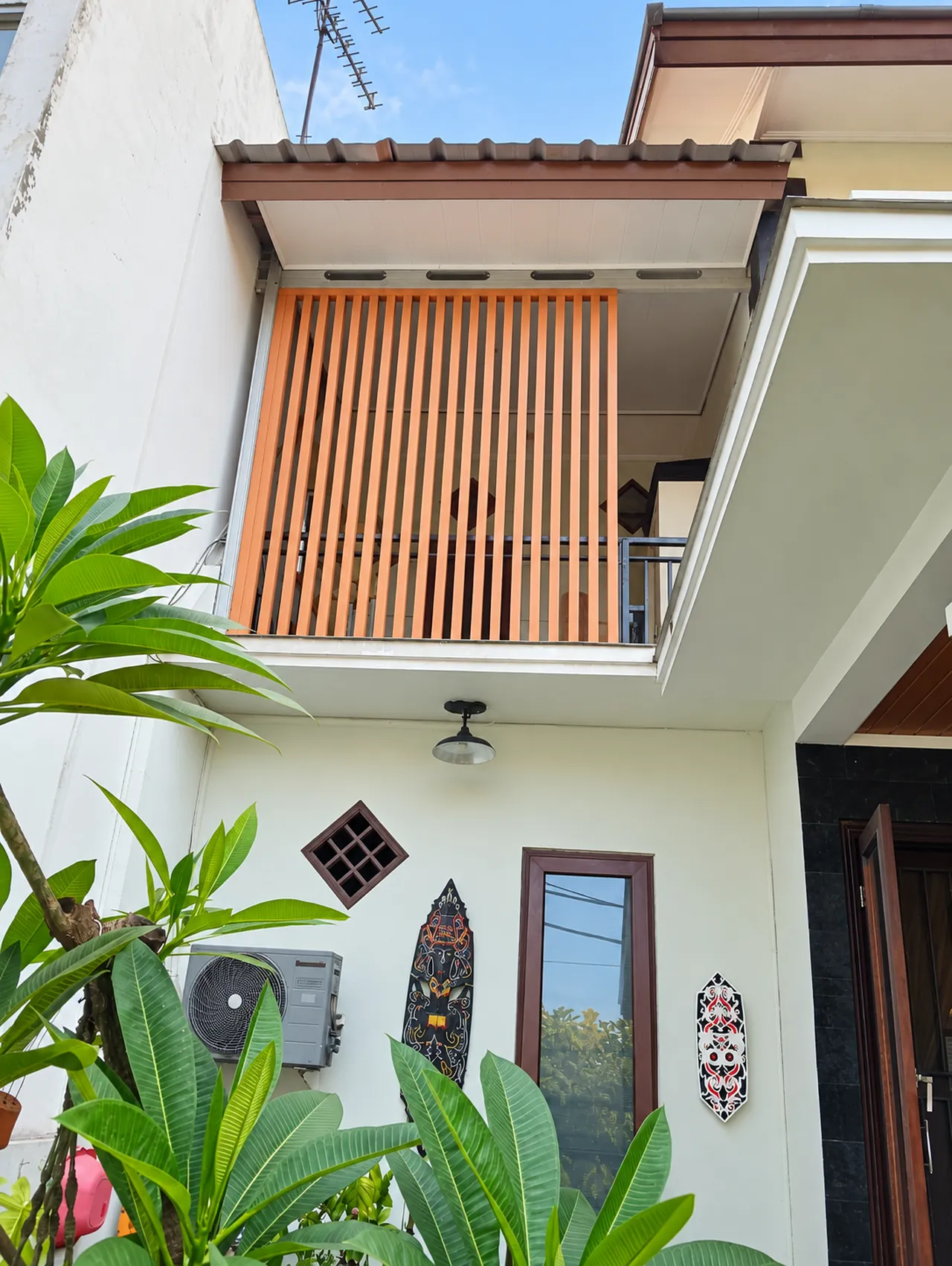 Sekat WPC di teras