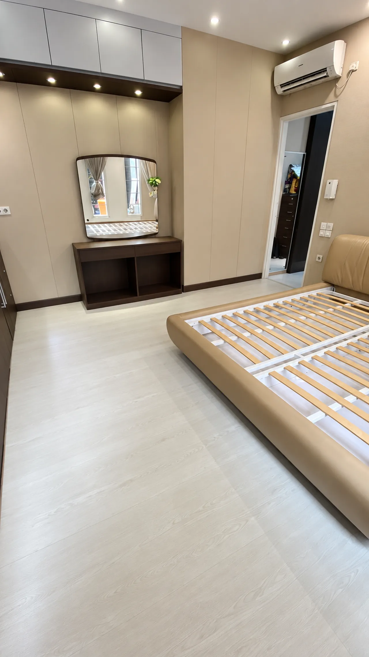 Kamar tidur dengan lantai SPC Greatwood