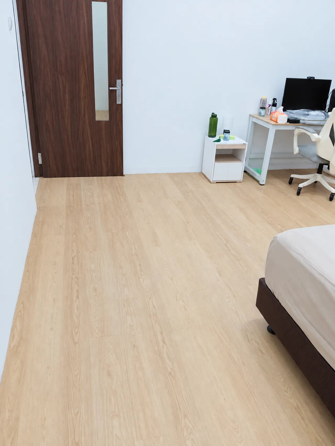 Kamar tidur dengan lantai Decovinyl