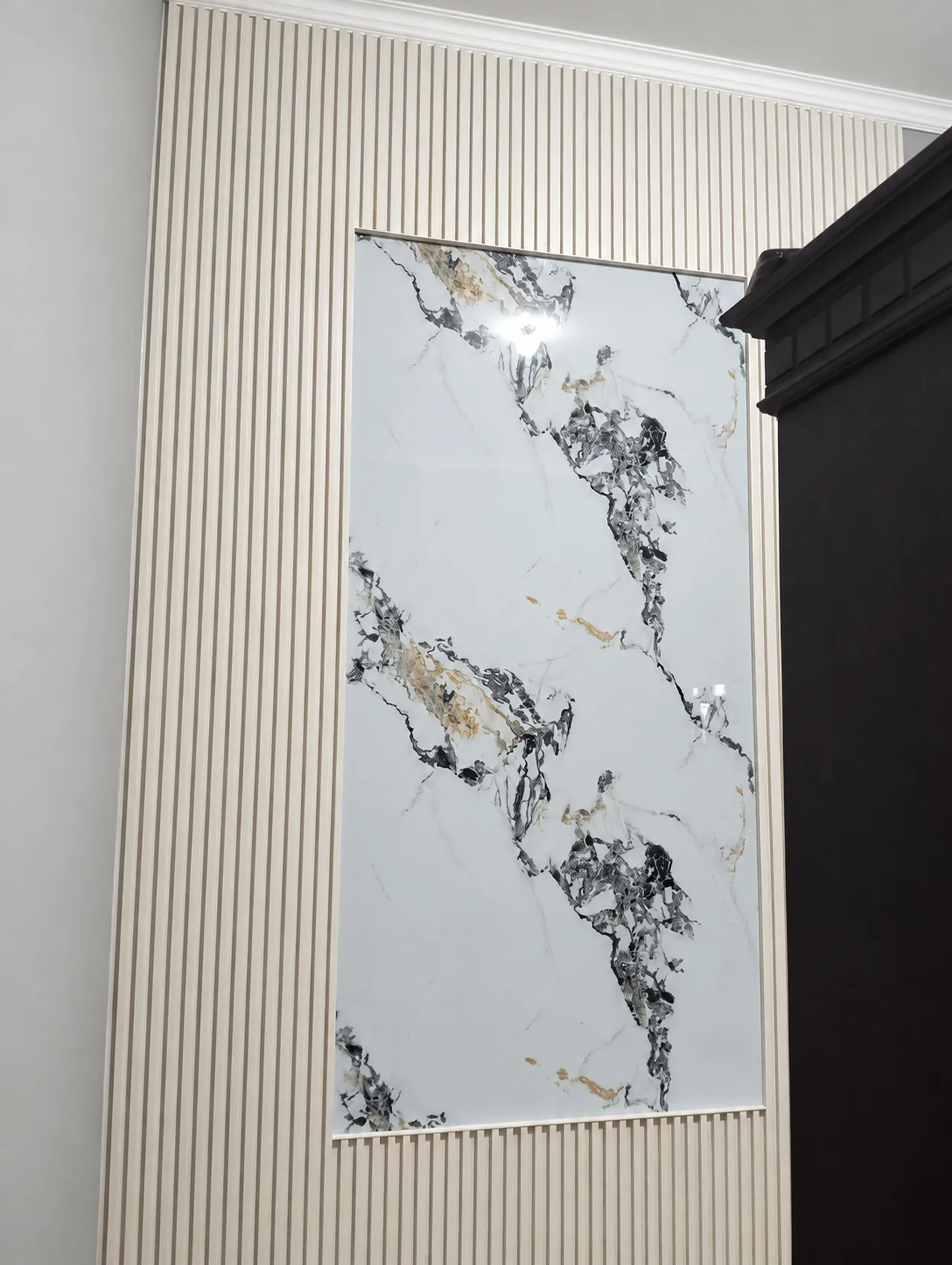 Dinding aksen dengan Wallpanel Timberwood
