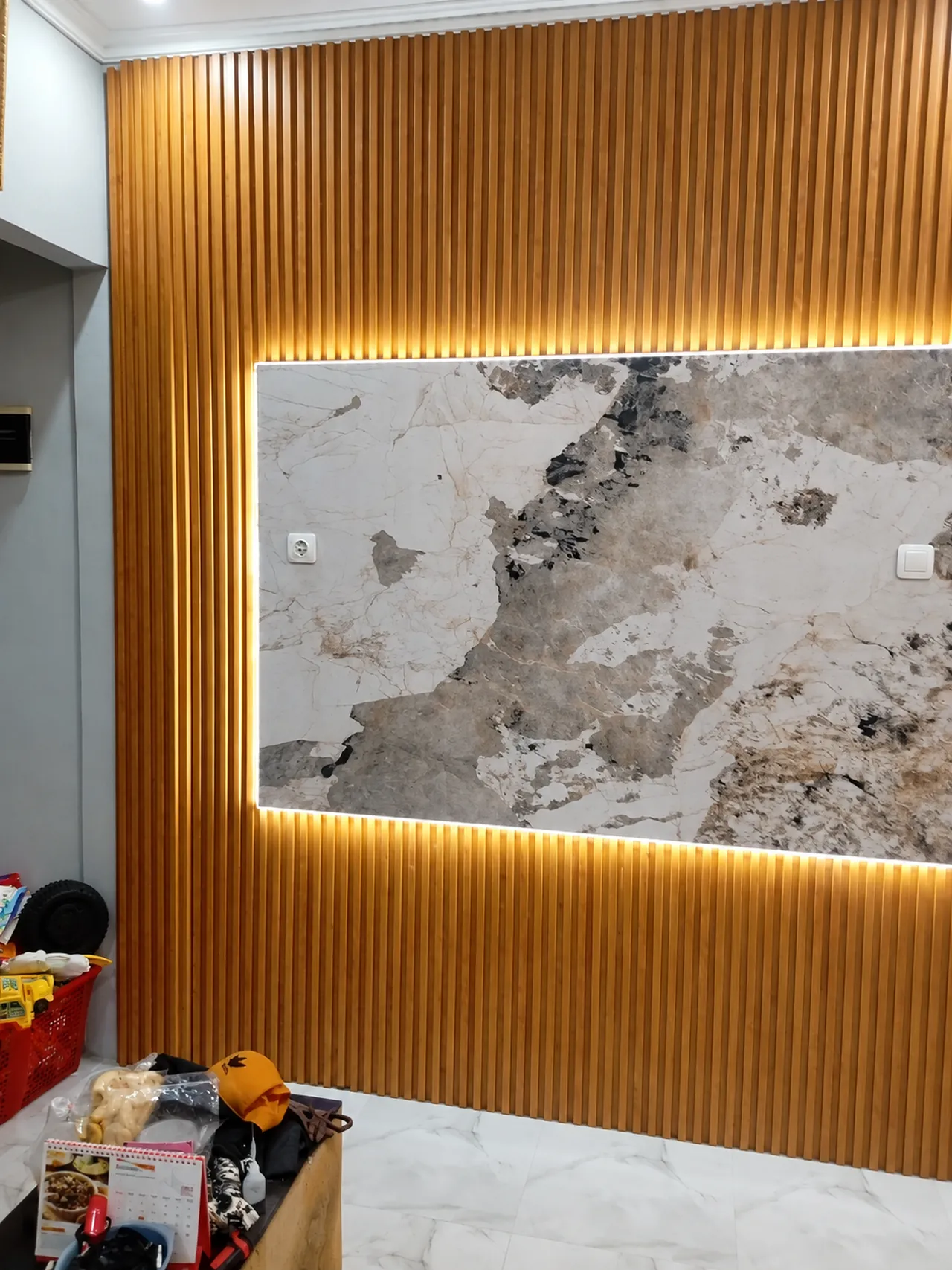 Dinding Wallpanel Timberwood WP 112 dengan panel bergaris